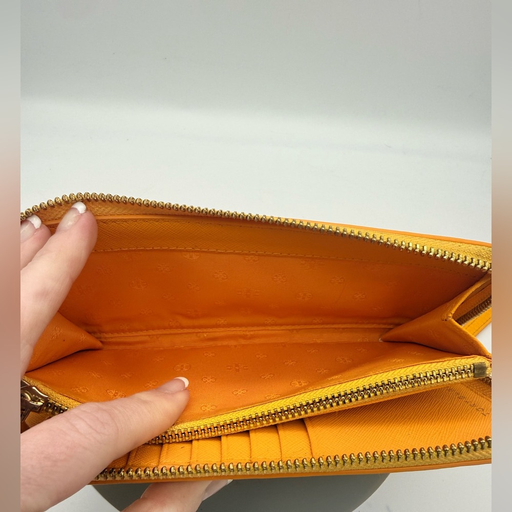 Tory Burch Robinson Zip Continental Wallet - Daylily Yellow Saffiano - Picture 4 of 7